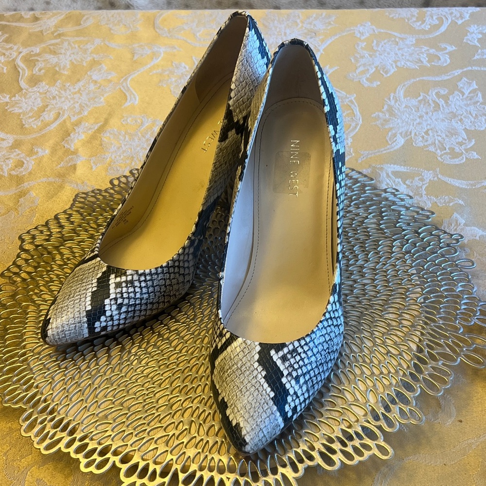 Nine West Black & White Snake-Print Pointed Toe Pumps
